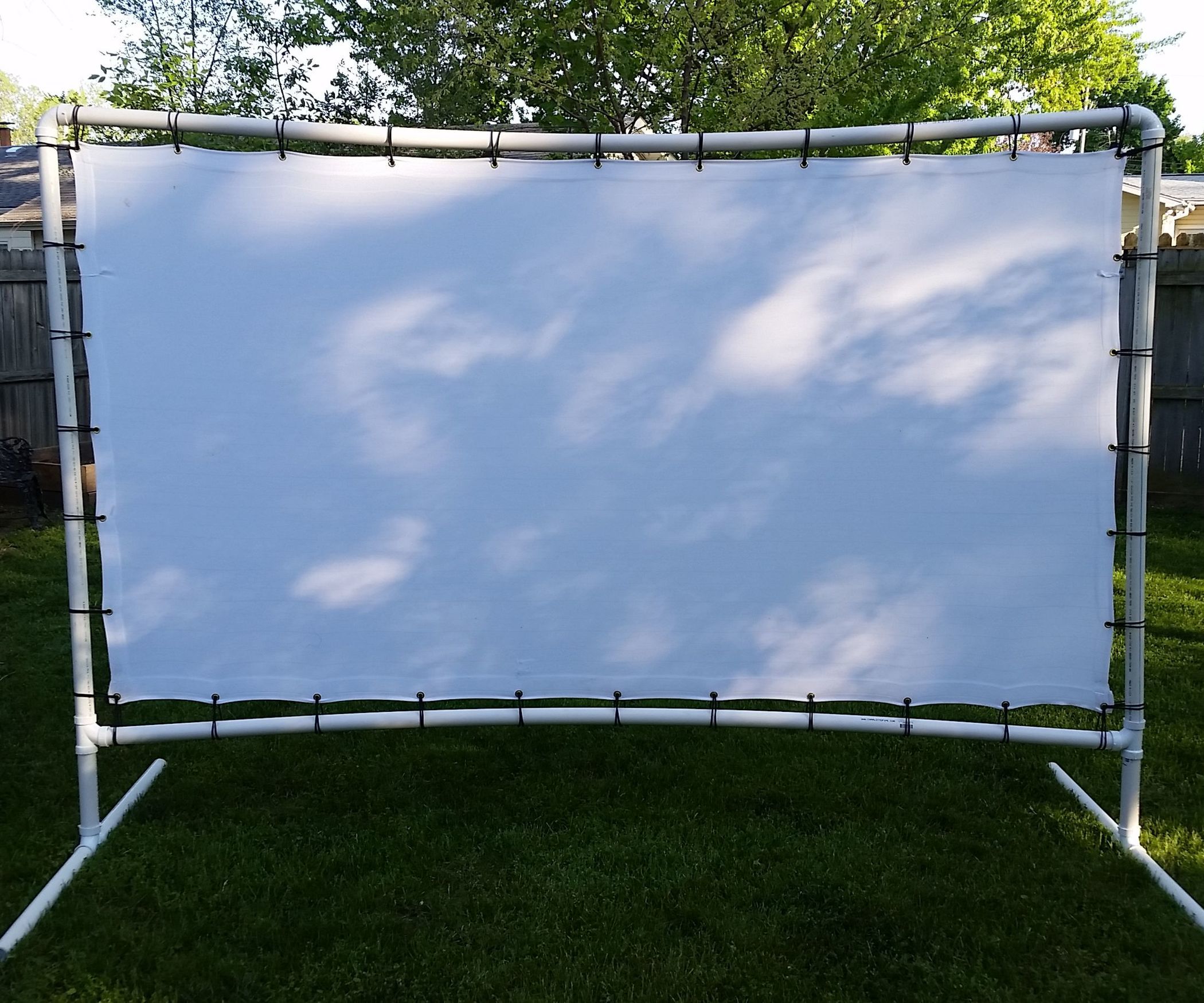 Outdoor projector screen setup